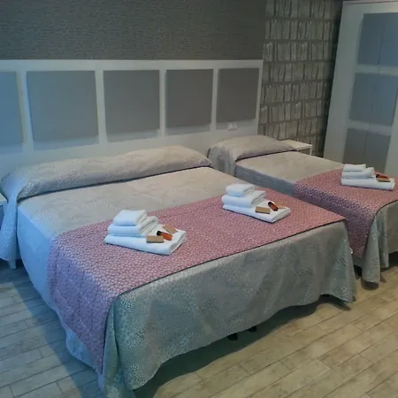 五间客房罗马旅馆 4*