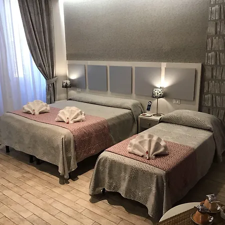 五间客房罗马旅馆 罗马