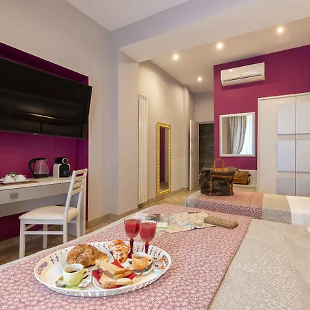 五间客房罗马旅馆 4*